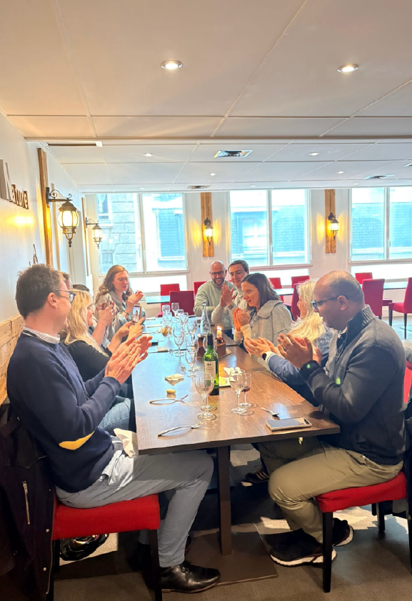 Les clients au restaurant Les clients au restaurant - AURI